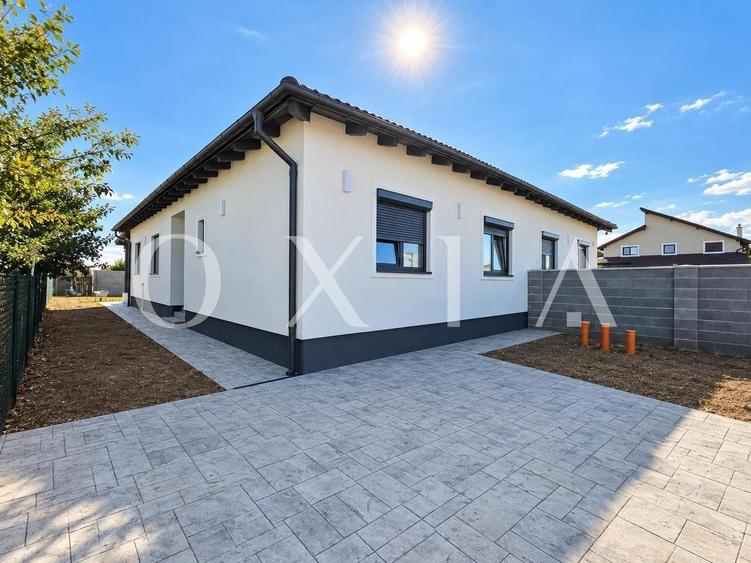 Duplex cu 4 camere cu Canalizare în Șag