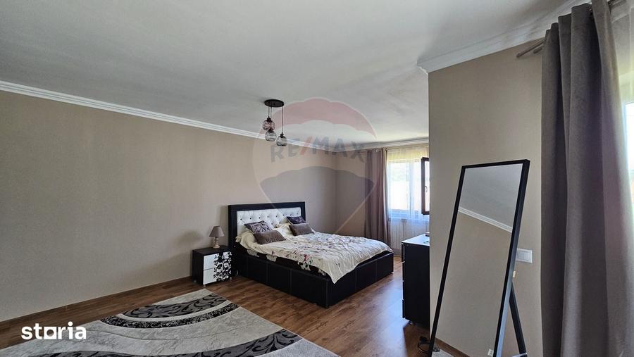 Casă cu 6 camere cu Teren 3600 Mp în Hănțești