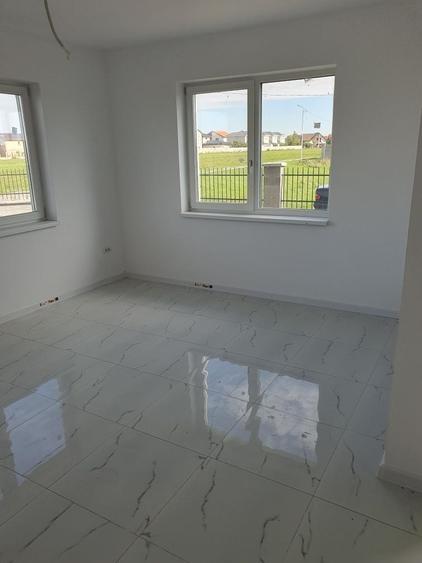 Casă cu 4 camere în Giroc