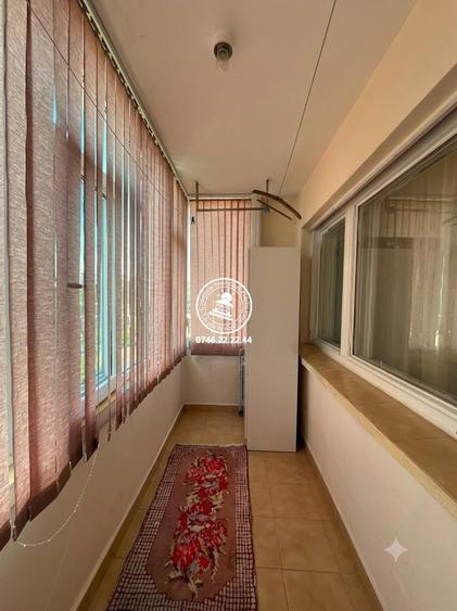 Apartament cu 3 camere decomandat în Podu Roș