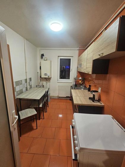 Apartament cu 3 camere decomandat în Astra
