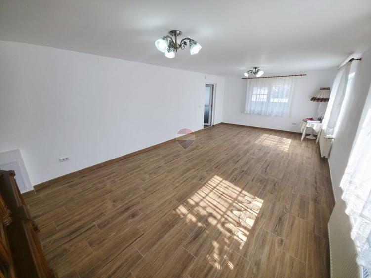 Casă individuală cu 3 camere cu Teren 2836 Mp în Zănești