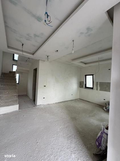 Casă cu 4 camere în Granit
