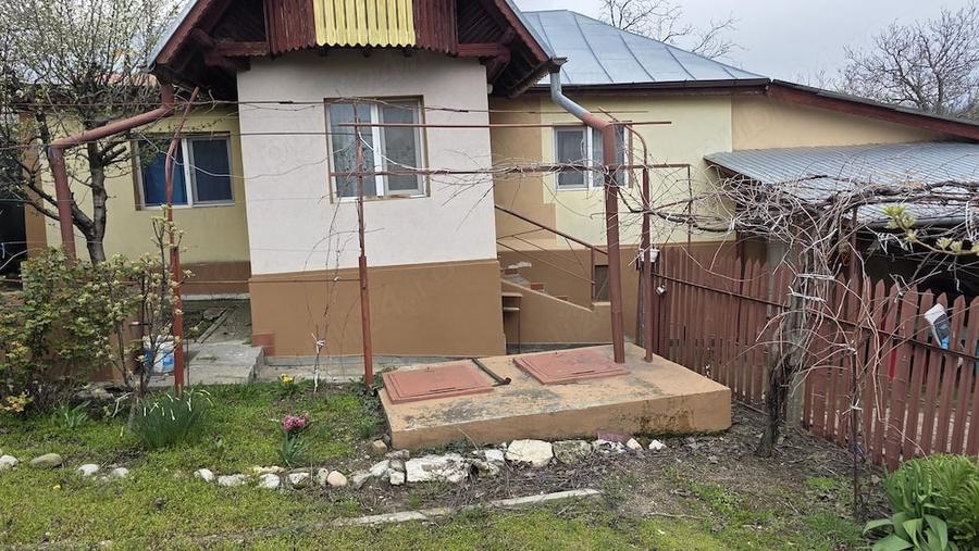Casă cu 4 camere cu Teren 506 Mp în Călugăreni