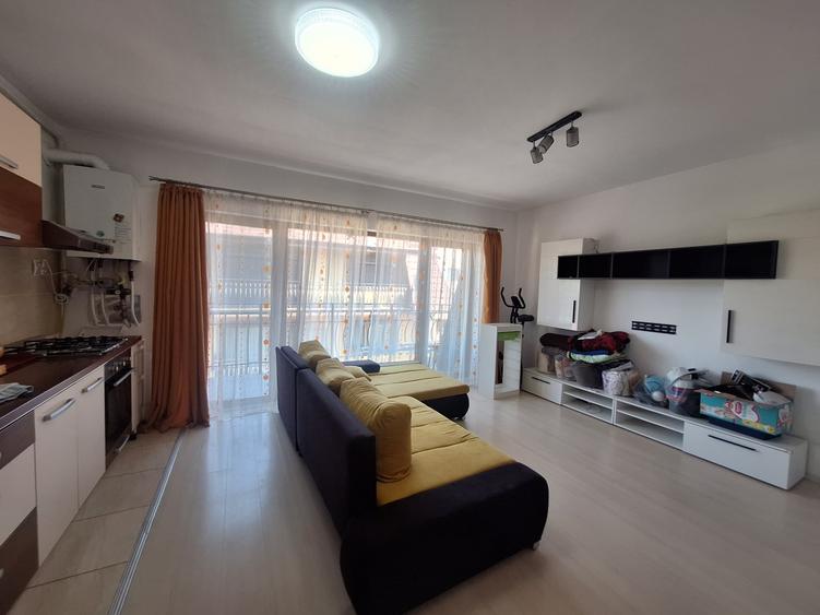 Apartament cu 2 camere semidecomandat, mobilat în Florești
