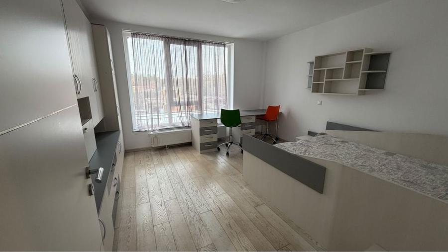 Apartament cu 3 camere decomandat în Exterior Vest