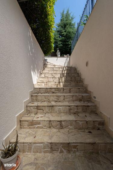Casă cu 4 camere cu Teren 931 Mp în Iorga