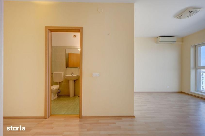 Apartament cu 4 camere decomandat în Titan