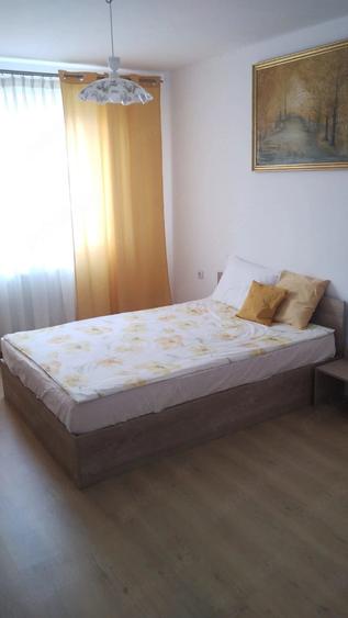Apartament cu 3 camere decomandat în Florești