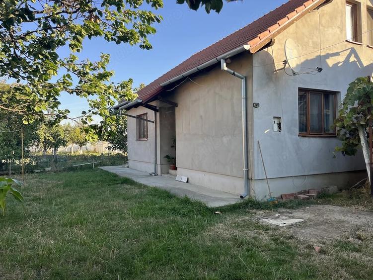 Casă cu Teren 1200 Mp în Utvin
