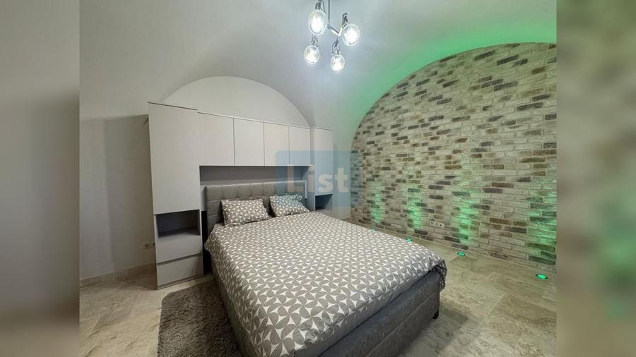 Apartament cu 2 camere semidecomandat, mobilat în Central