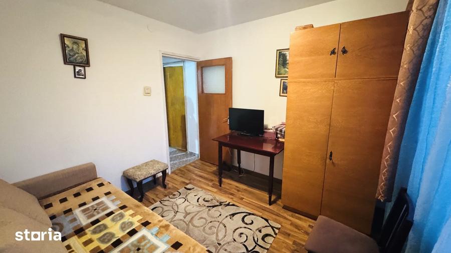 Apartament cu 3 camere decomandat în Titan