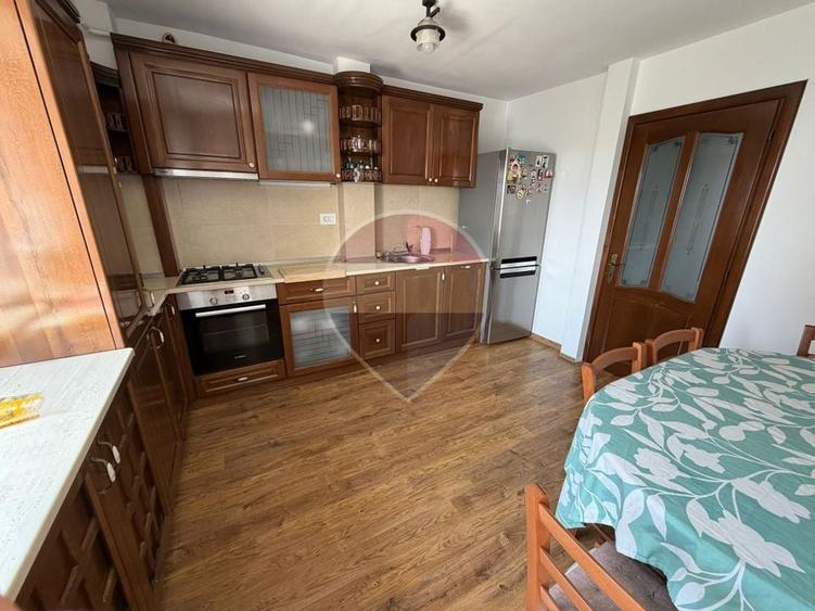 Apartament cu 3 camere decomandat în Brazda lui Novac