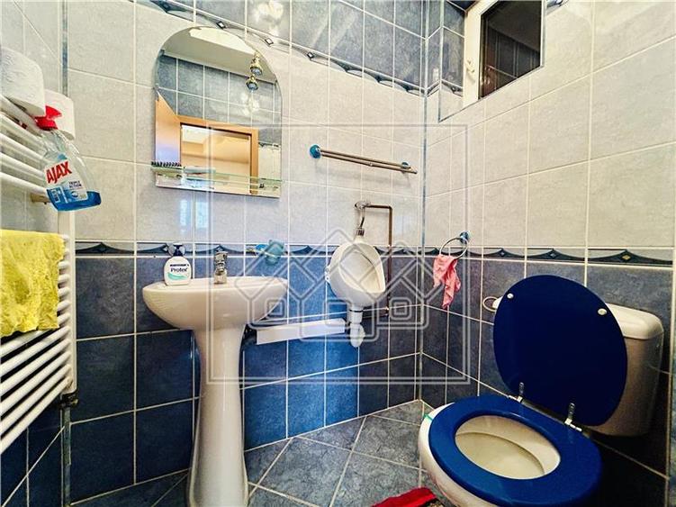 Casă individuală cu 7 camere cu Canalizare în Șelimbăr