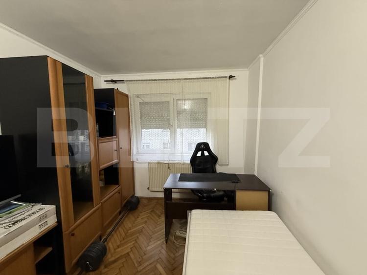 Apartament cu 3 camere decomandat în Micro 16
