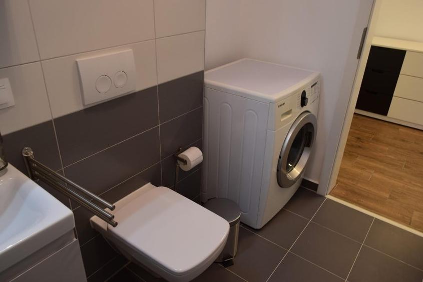 Apartament cu 2 camere decomandat, mobilat în Tractorul