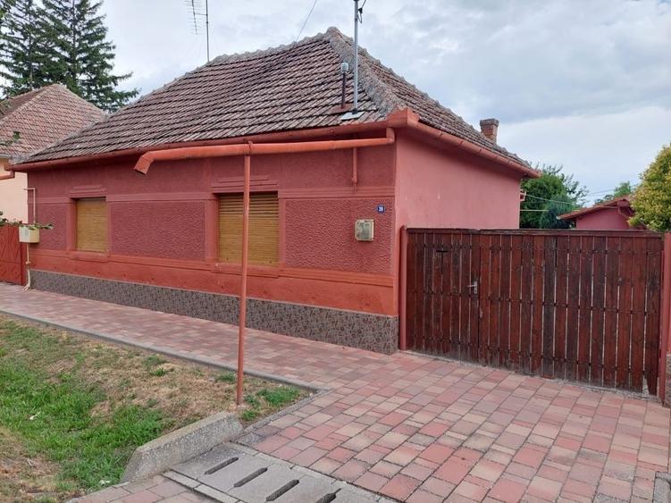 Casă cu 4 camere în Sânnicolau Mare