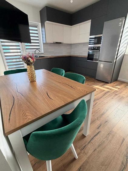 Apartament cu 3 camere decomandat în Florești