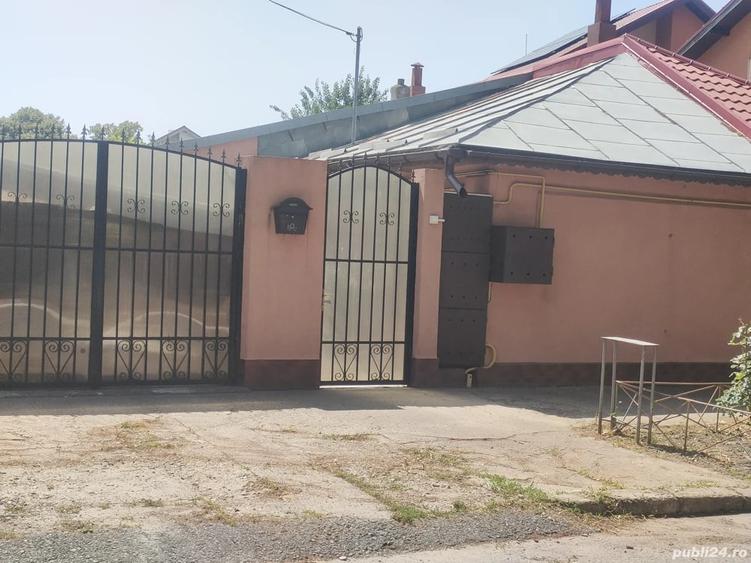 Casă cu 5 camere cu Teren 505 Mp în Central