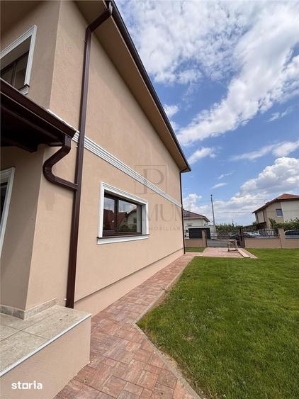 Casă cu 5 camere cu Teren 300 Mp în Central