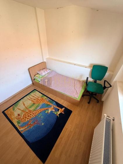 Apartament cu 3 camere decomandat în Dâmbovița