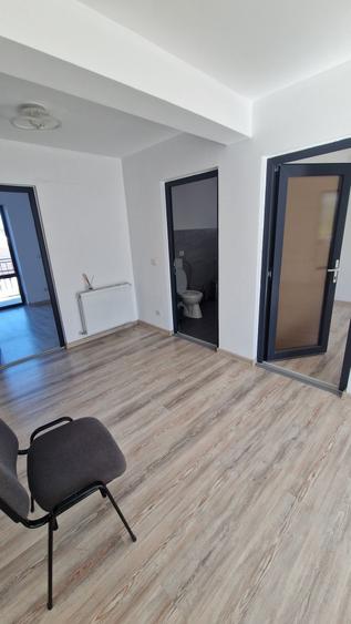 Apartament cu 3 camere nedecomandat în Central