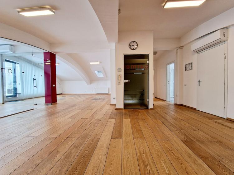 Apartament cu 4 camere decomandat în Cotroceni