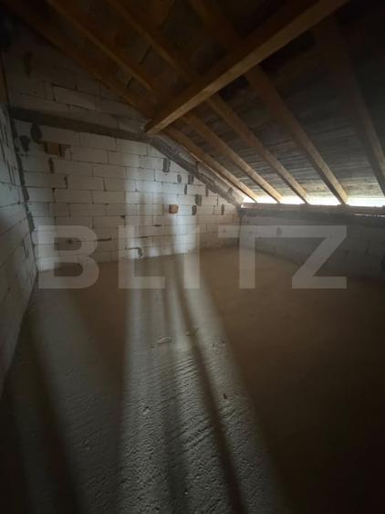 Casa de vanzare, 315 mp, 6 ari teren, 38 m front stradal, zona Plopeni - 9