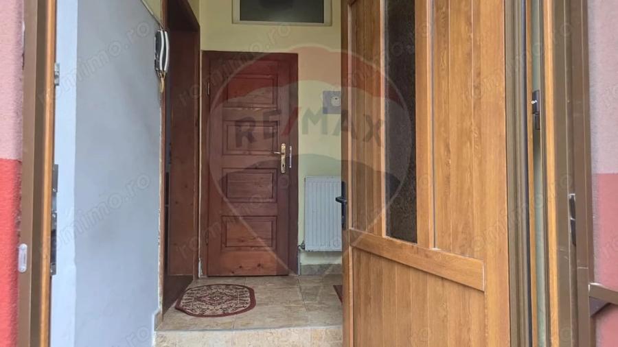 Casă cu 3 camere cu Teren 250 Mp în Central