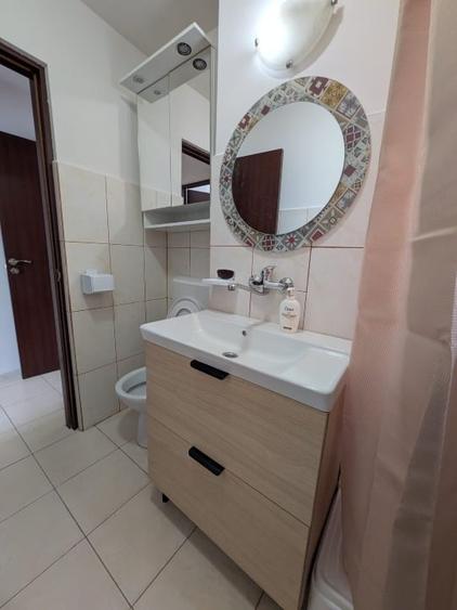 Apartament cu 3 camere semidecomandat, mobilat în Unirii Sud