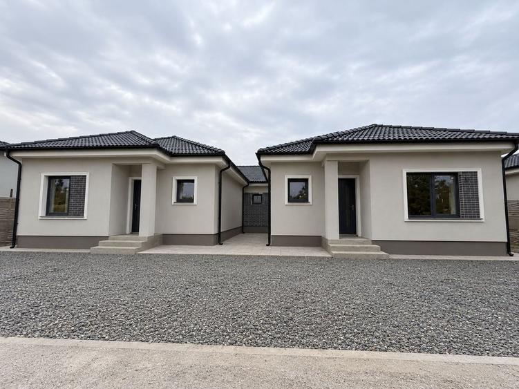 Duplex cu 3 camere cu Teren 330 Mp în Moșnița Nouă