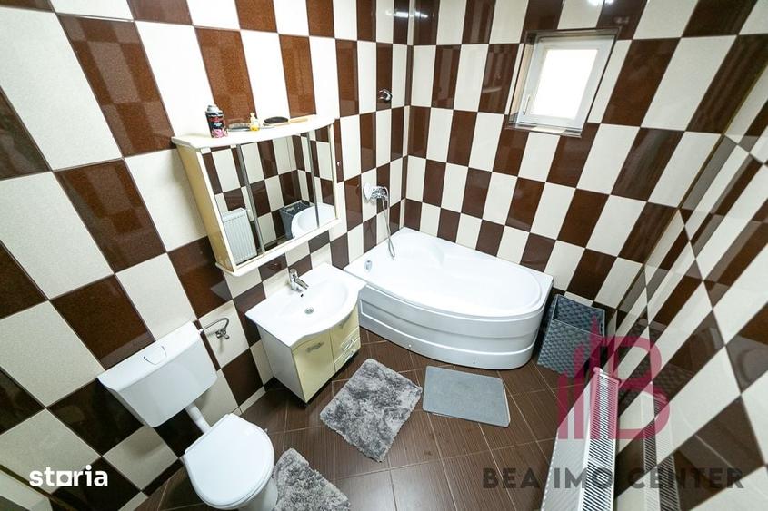 Casă cu 5 camere cu Teren 1128 Mp în Zimandu Nou