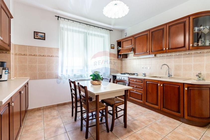 Casă individuală cu 5 camere cu Teren 801 Mp în Tamași
