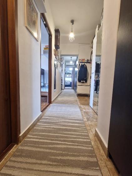 Apartament cu 4 camere semidecomandat, mobilat în Berceni