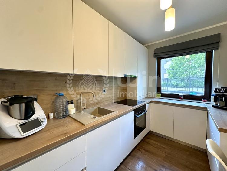 Apartament cu 3 camere semidecomandat, mobilat în Europa