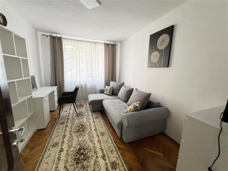 Apartament cu 3 camere decomandat, mobilat în Gării