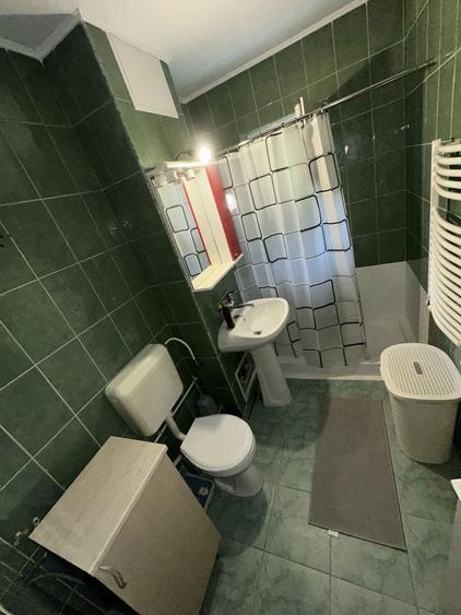 Apartament cu 3 camere decomandat în Poarta 6
