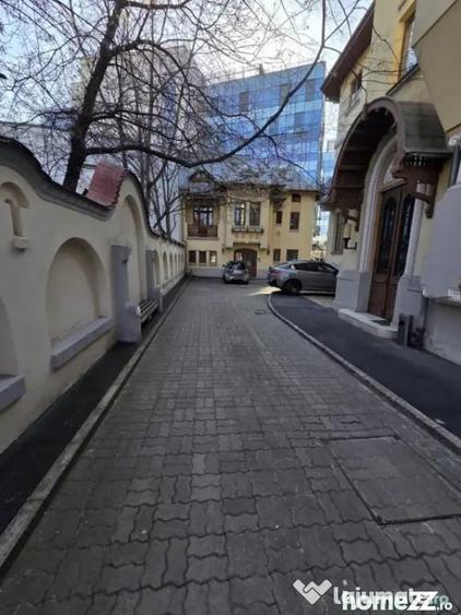 Casă cu 7 camere cu Teren 1266 Mp în Romană