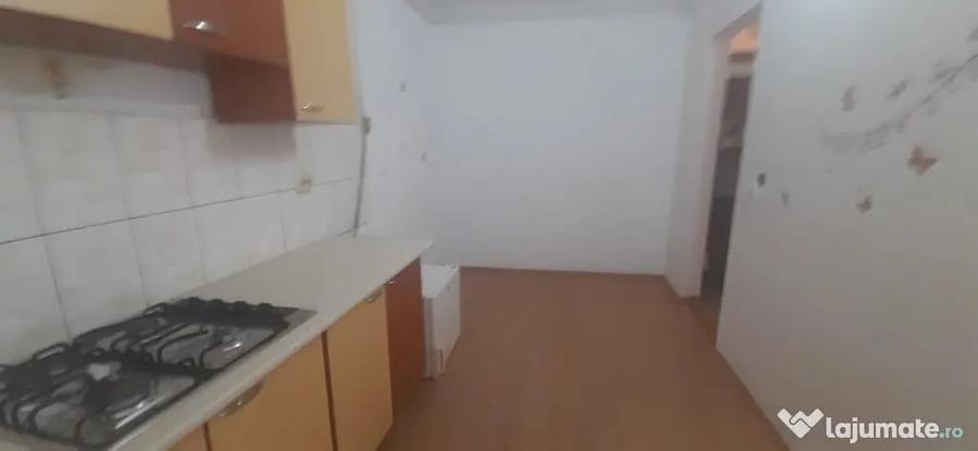 Zona Casa Tineretului, apartament cu o camera, etaj 1 - 2
