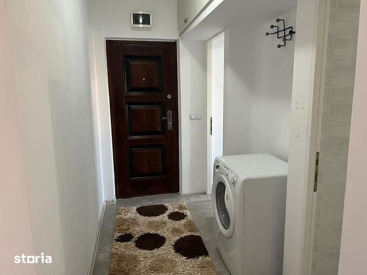 Apartament cu 3 camere semidecomandat în Micro 5