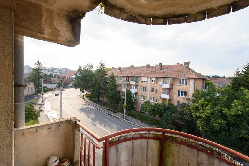 Apartament cu 2 camere decomandat în Central