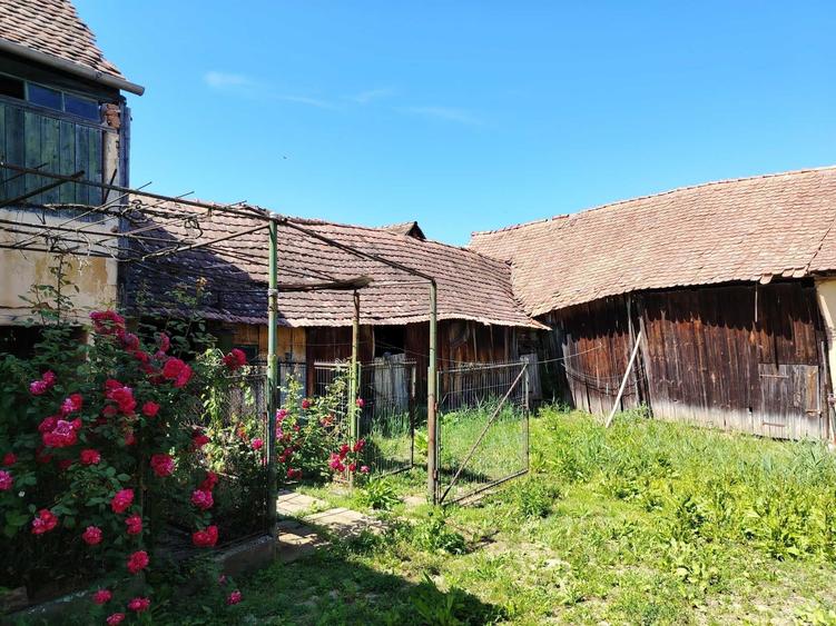 Casă cu 4 camere decomandat în Retiș