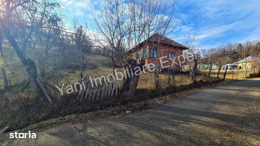 Casă cu 2 camere cu Teren 2743 Mp în Cicănești