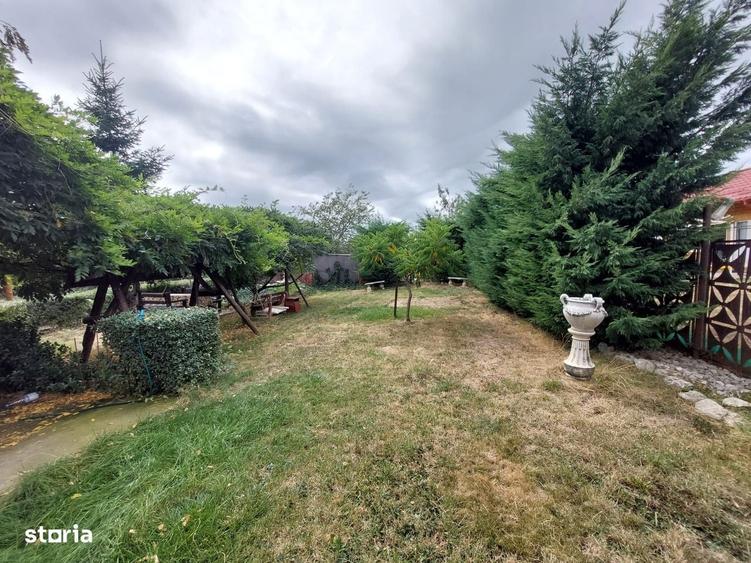 Casă cu 4 camere în Teiș