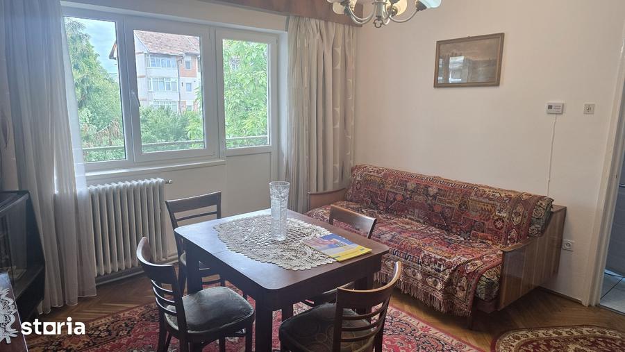 Apartament cu 3 camere semidecomandat în Gojdu