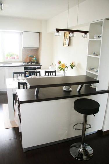 Apartament cu 2 camere decomandat, mobilat în P-ța Victoriei