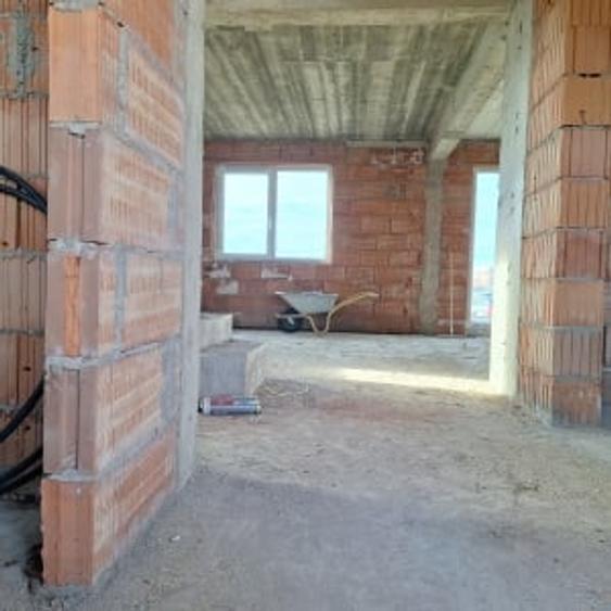 Casă individuală cu 5 camere cu Canalizare în Giarmata