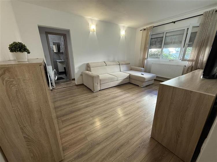 Apartament cu 2 camere nedecomandat în Republicii