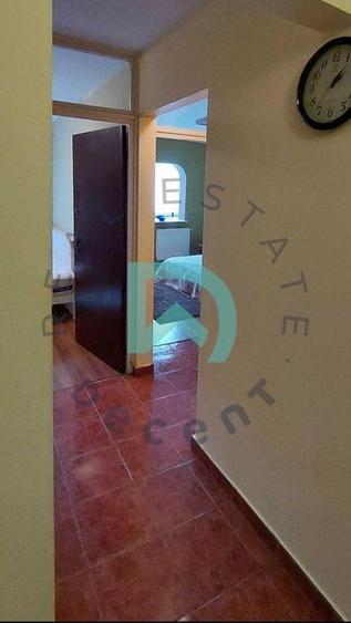 Apartament cu 3 camere decomandat în Calea București