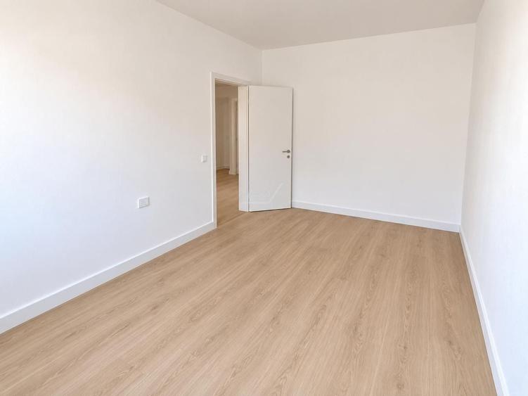 Apartament cu 3 camere decomandat în Giroc
